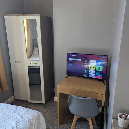 Darwin Stays - Service Accommodation In Newcastle Under Lyme City Centre エクステリア 写真