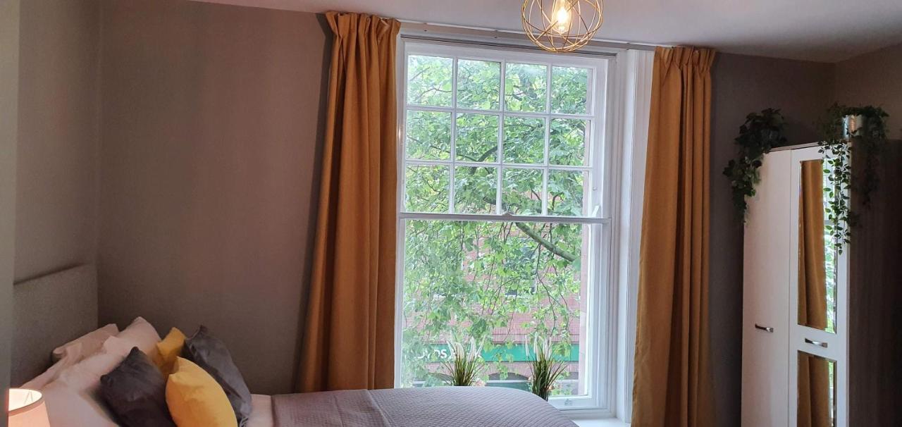 Darwin Stays - Service Accommodation In Newcastle Under Lyme City Centre エクステリア 写真