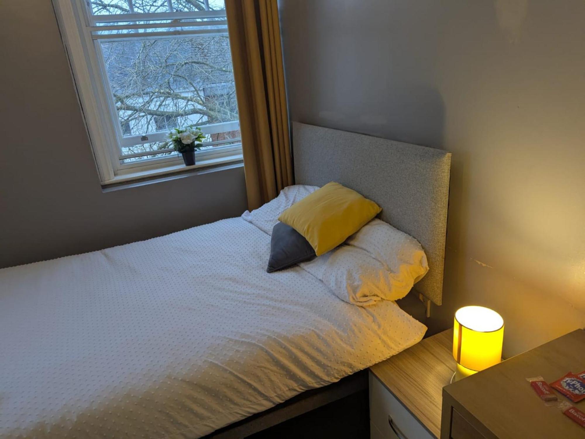 Darwin Stays - Service Accommodation In Newcastle Under Lyme City Centre エクステリア 写真