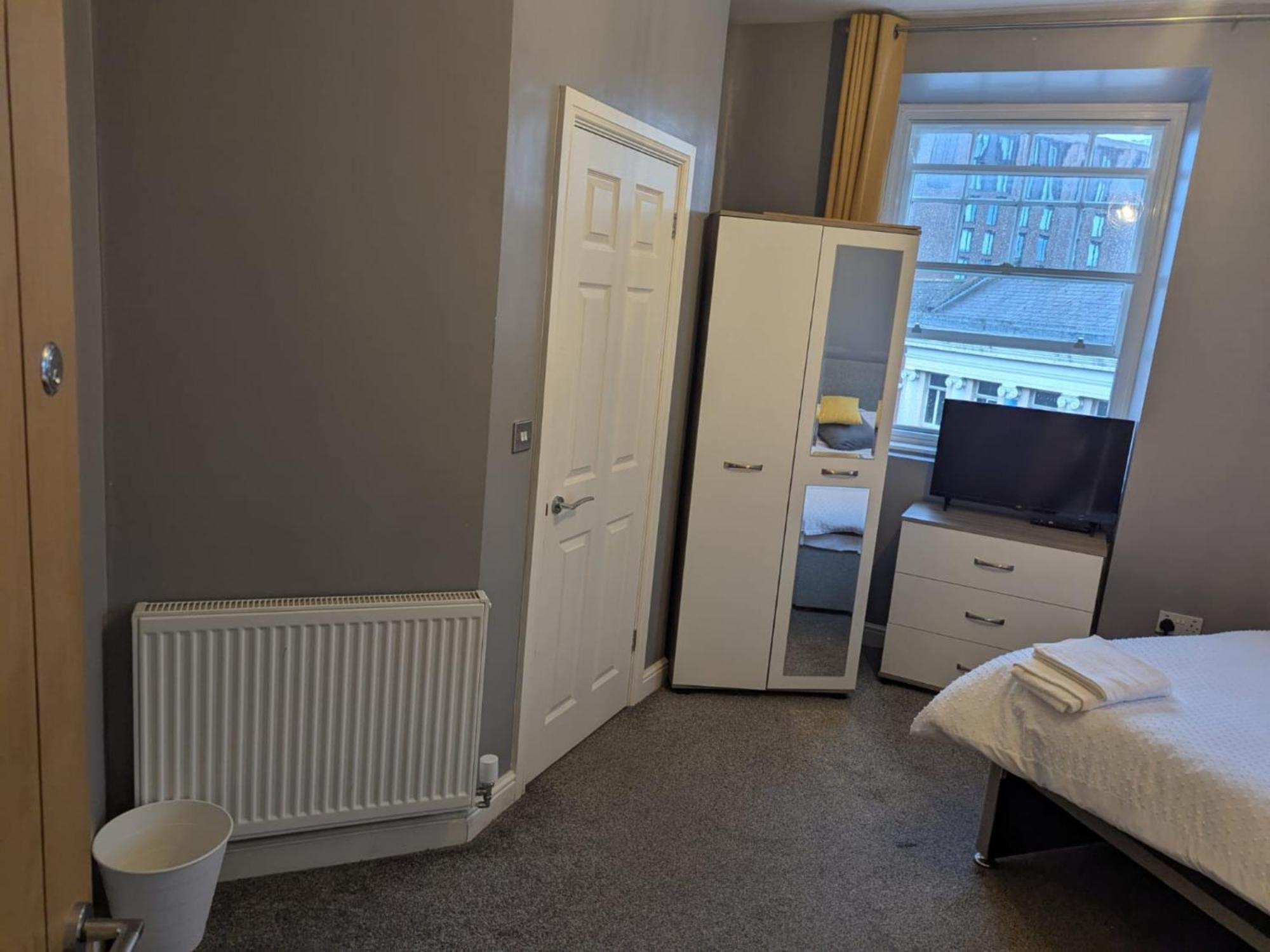 Darwin Stays - Service Accommodation In Newcastle Under Lyme City Centre エクステリア 写真