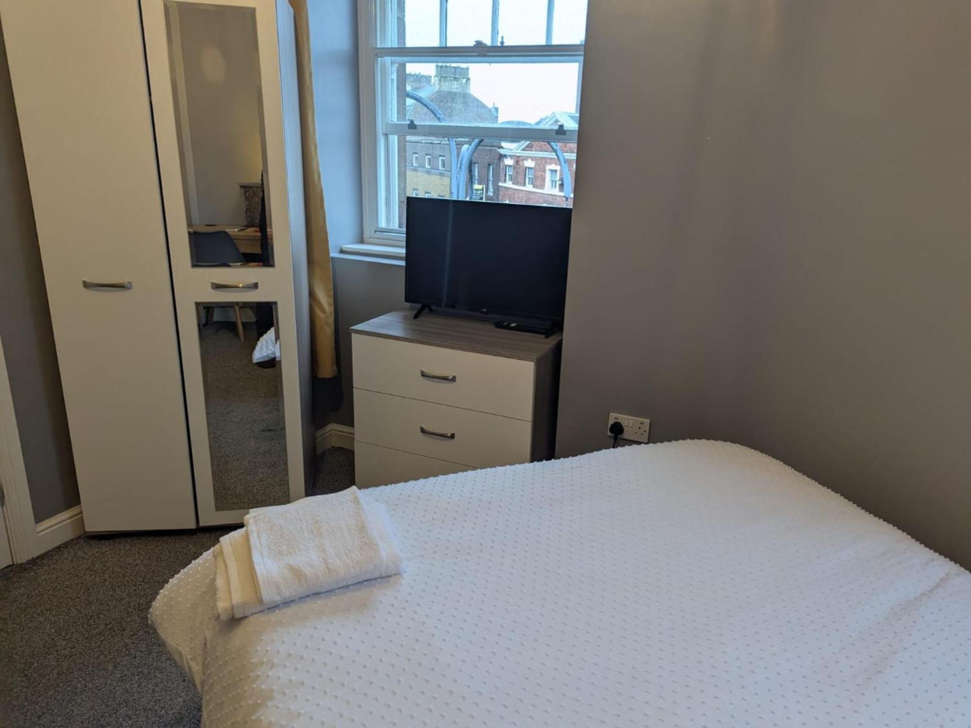Darwin Stays - Service Accommodation In Newcastle Under Lyme City Centre エクステリア 写真