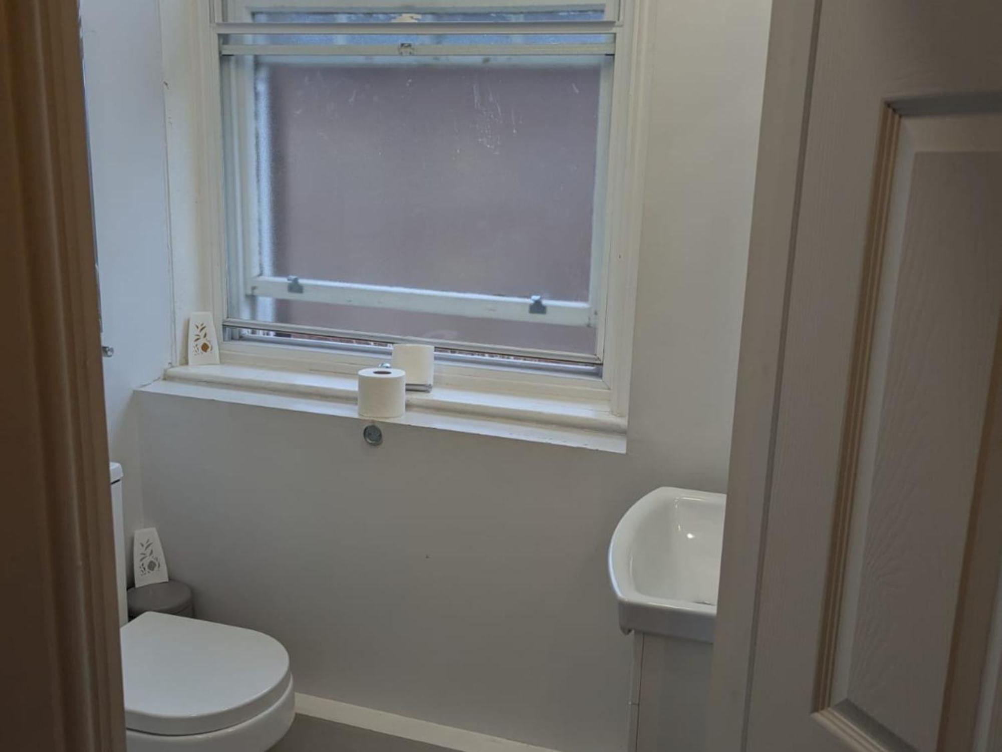 Darwin Stays - Service Accommodation In Newcastle Under Lyme City Centre エクステリア 写真