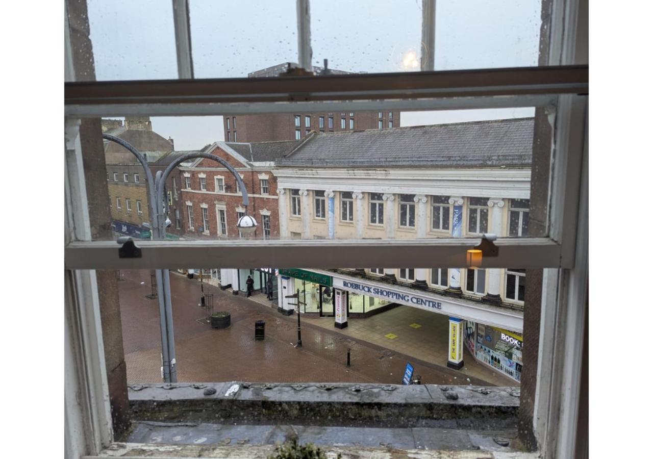 Darwin Stays - Service Accommodation In Newcastle Under Lyme City Centre エクステリア 写真