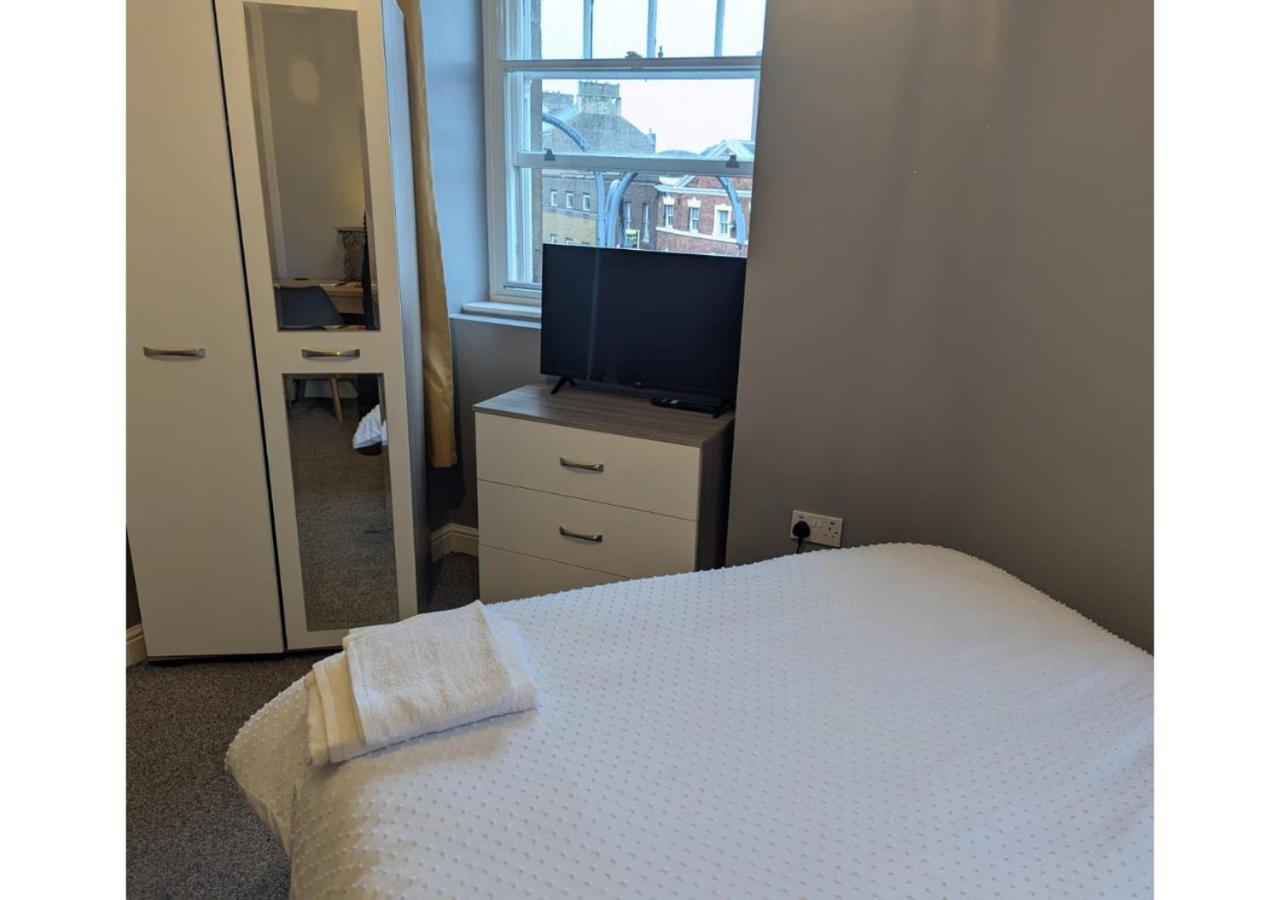 Darwin Stays - Service Accommodation In Newcastle Under Lyme City Centre エクステリア 写真