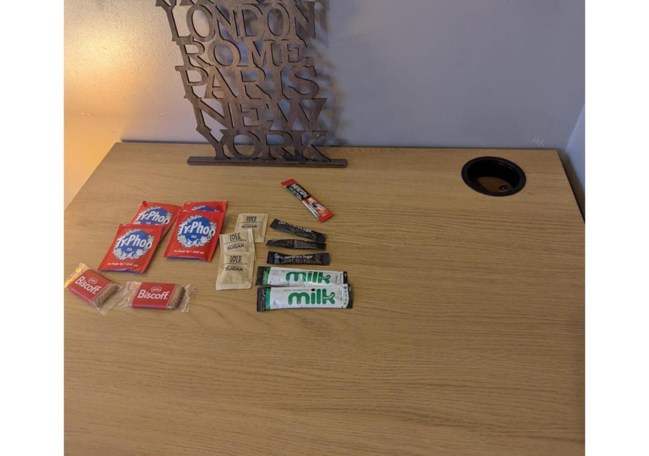 Darwin Stays - Service Accommodation In Newcastle Under Lyme City Centre エクステリア 写真