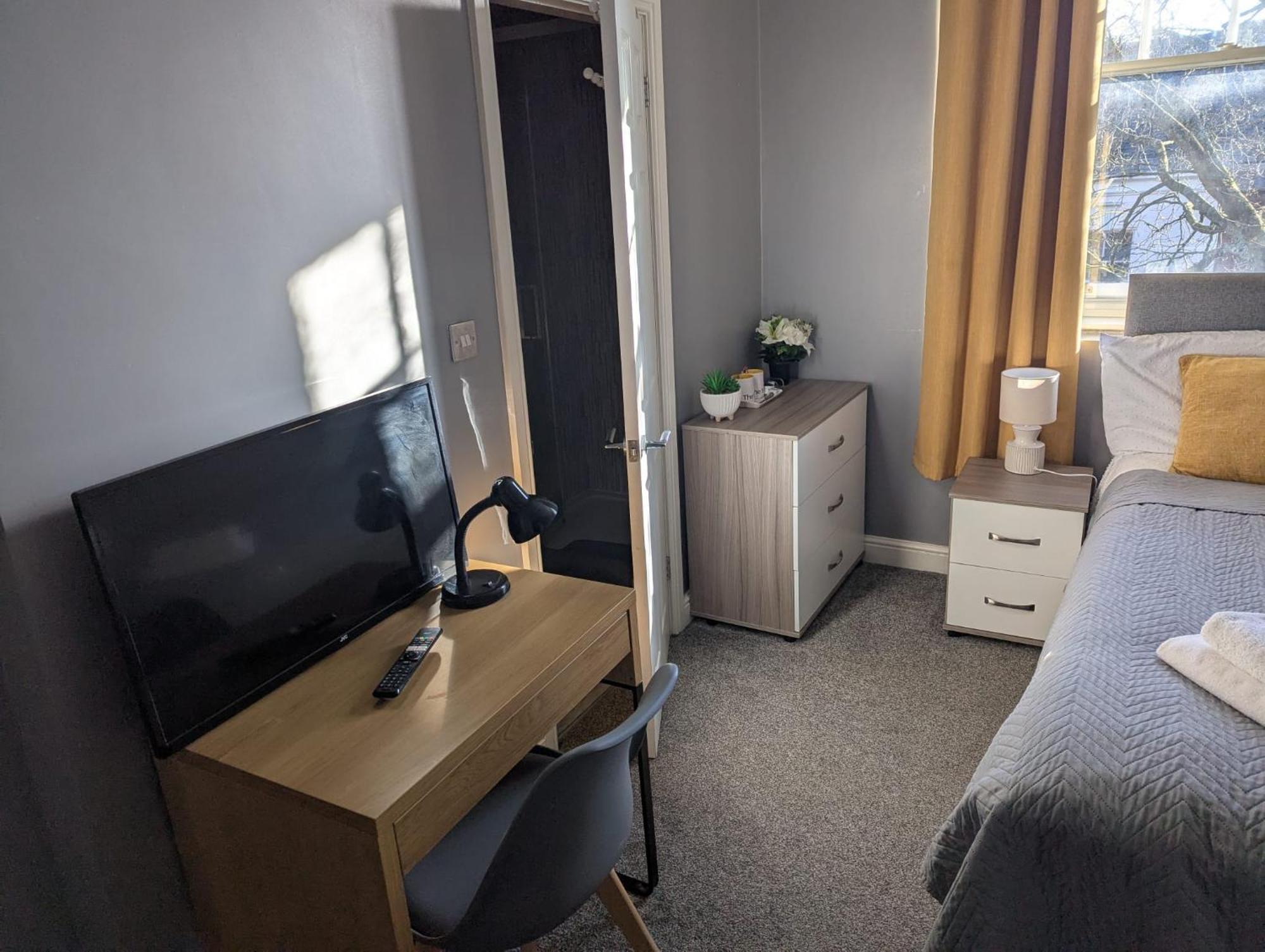 Darwin Stays - Service Accommodation In Newcastle Under Lyme City Centre エクステリア 写真