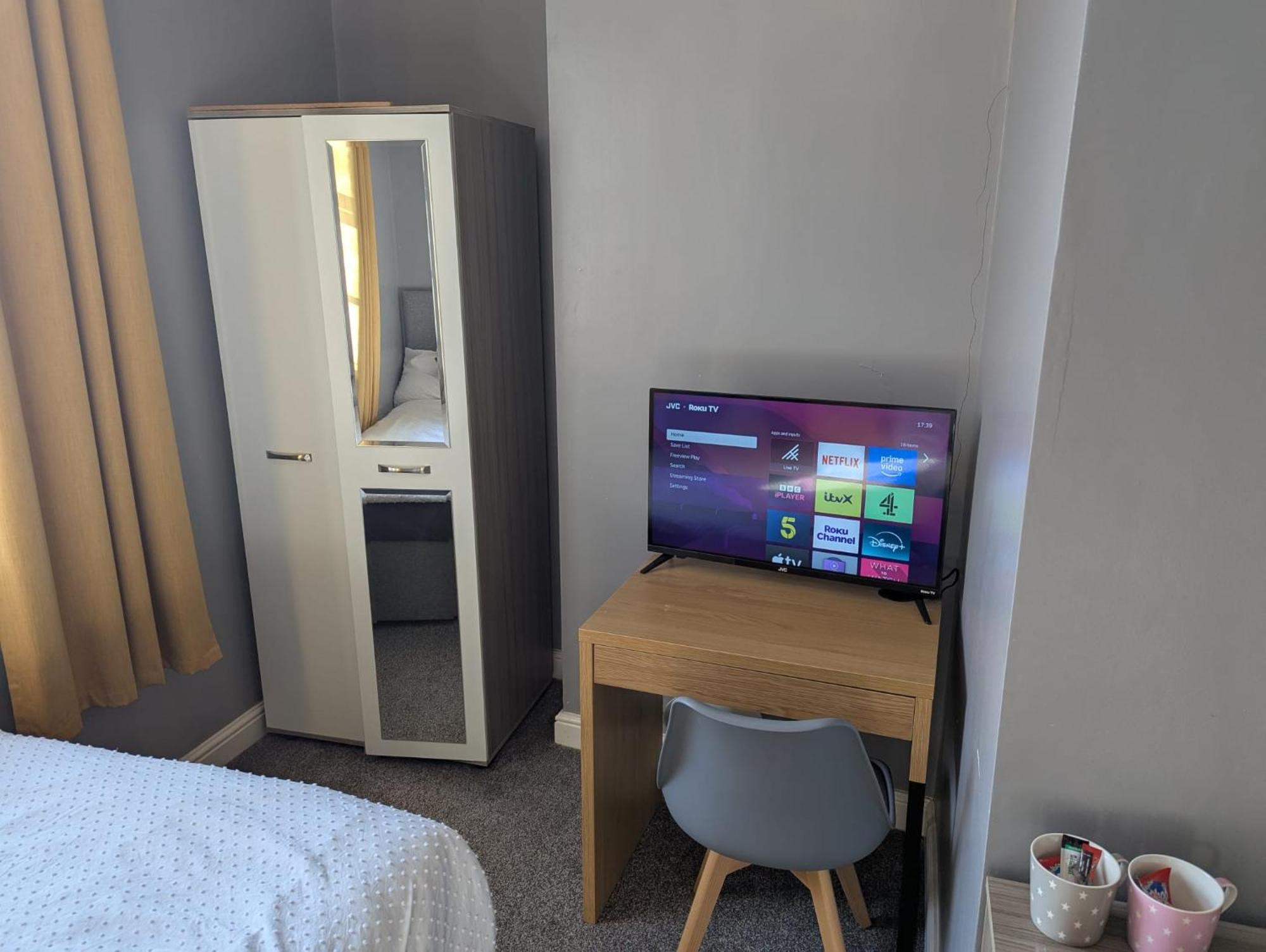 Darwin Stays - Service Accommodation In Newcastle Under Lyme City Centre エクステリア 写真